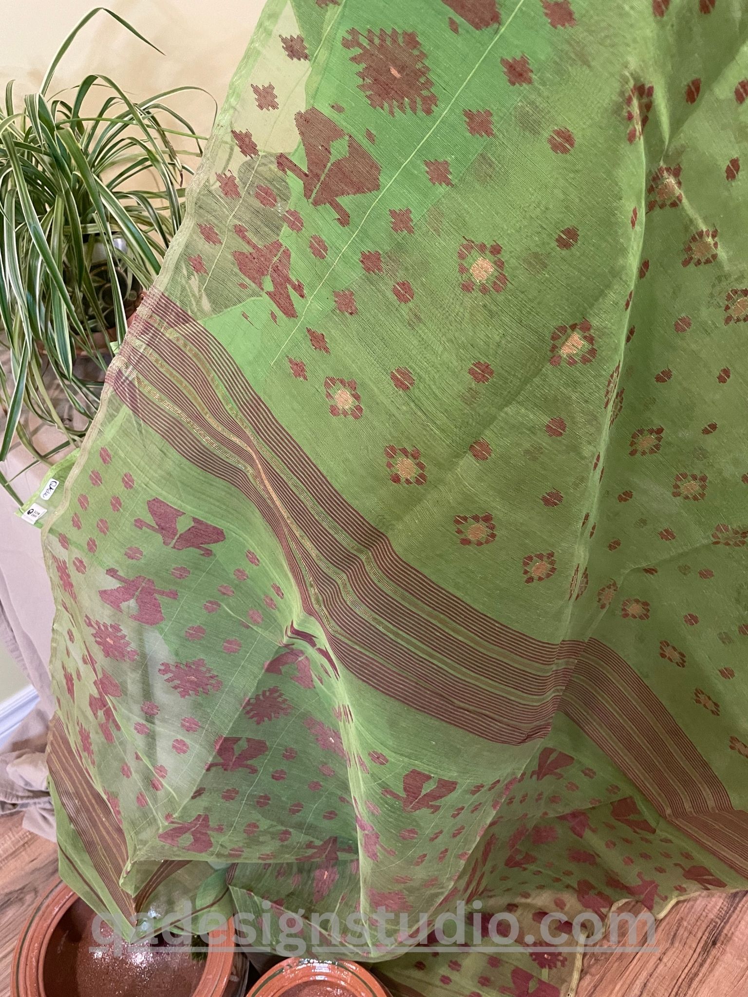 Parrot Green Kanjeevaram Saree – South India Fashion